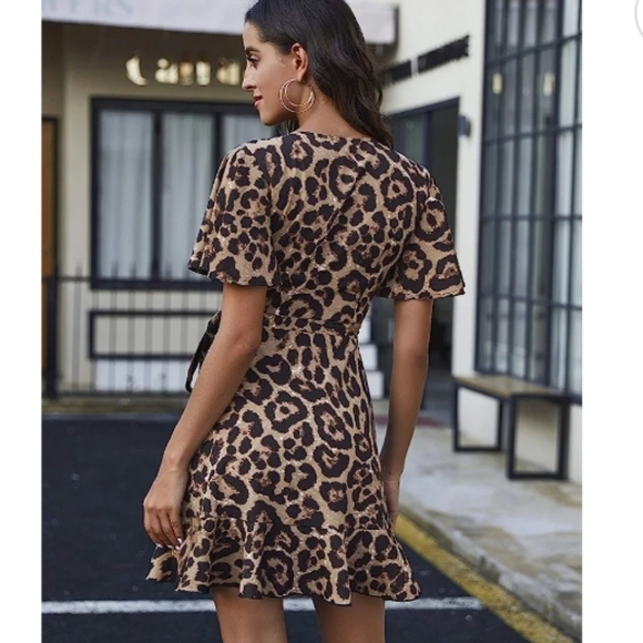 Cheetah Wrap dress - Picture 2 of 9